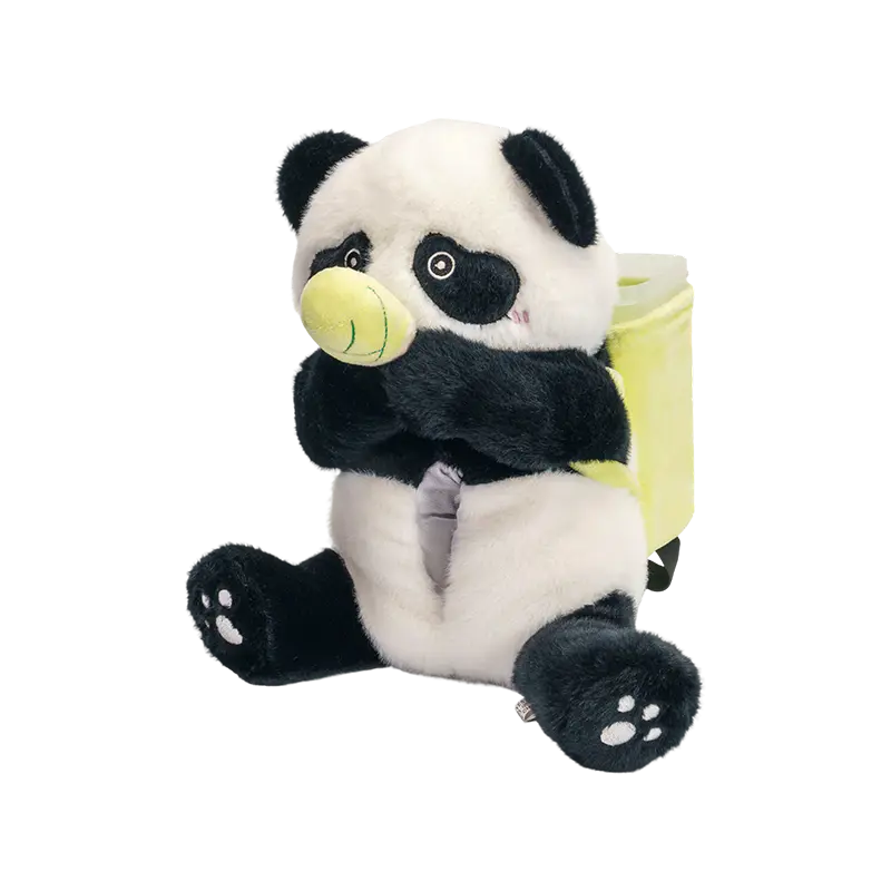 Roztomilá sediaca plyšová panda s košíkom